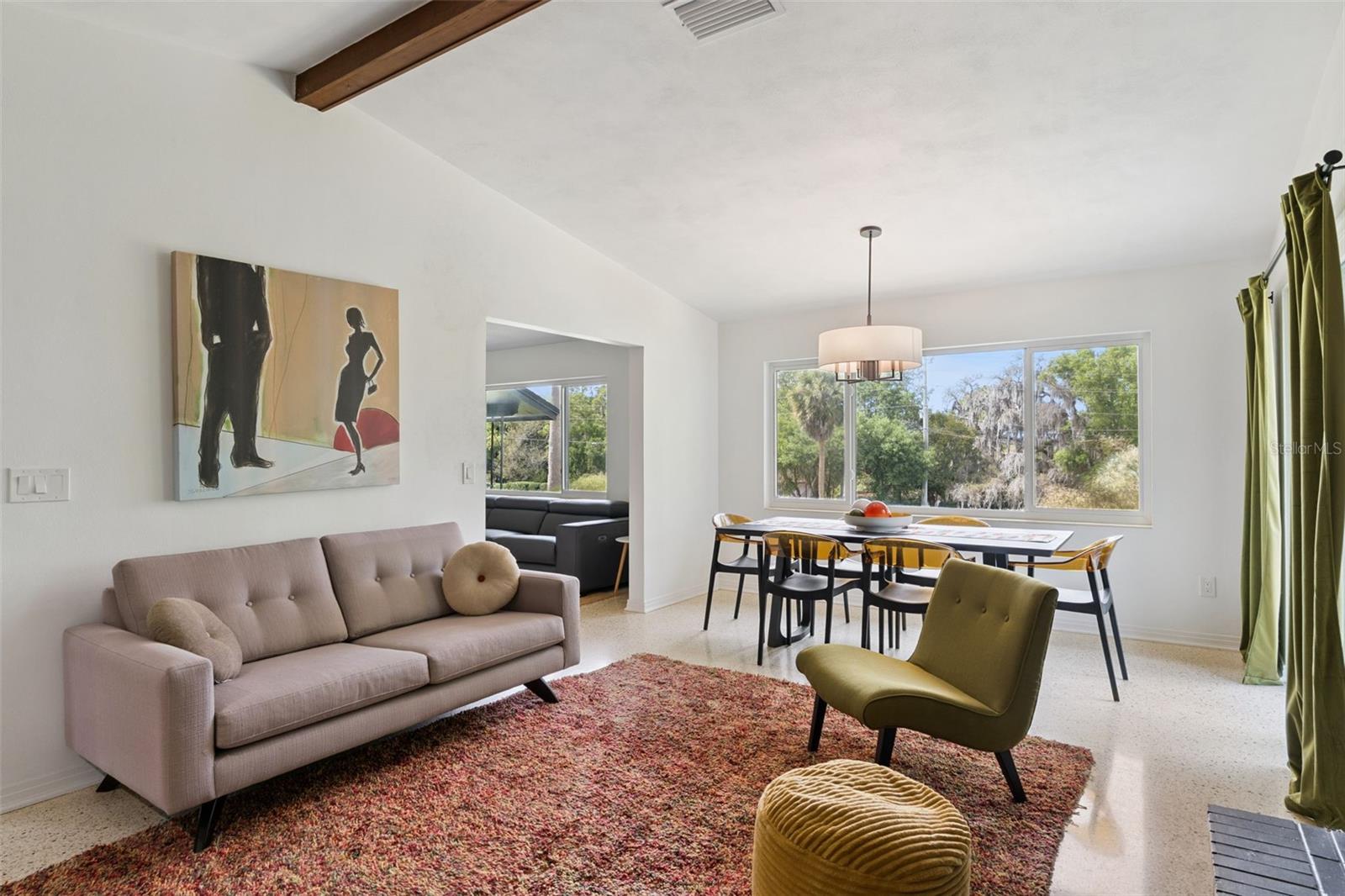 Image 8 of 40 For 10426 Lakeshore Drive