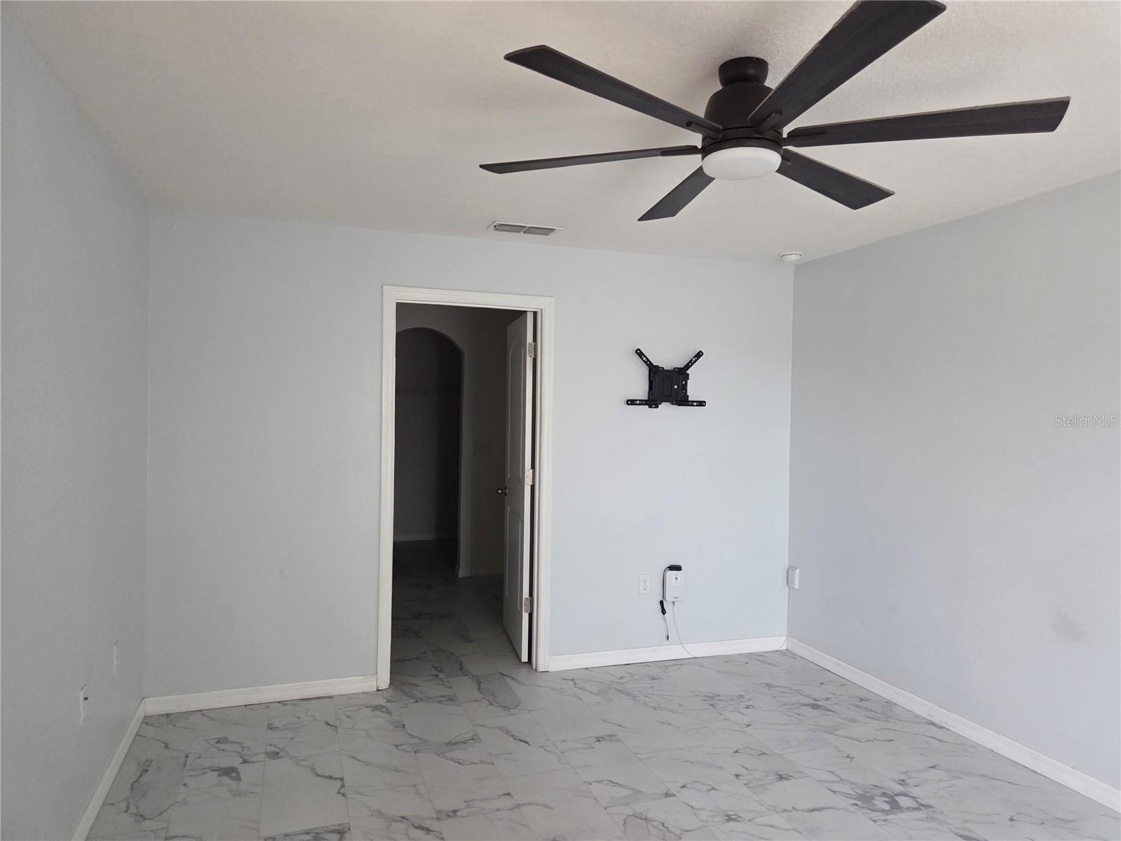 Image 15 of 25 For 926 Aspen View Circle