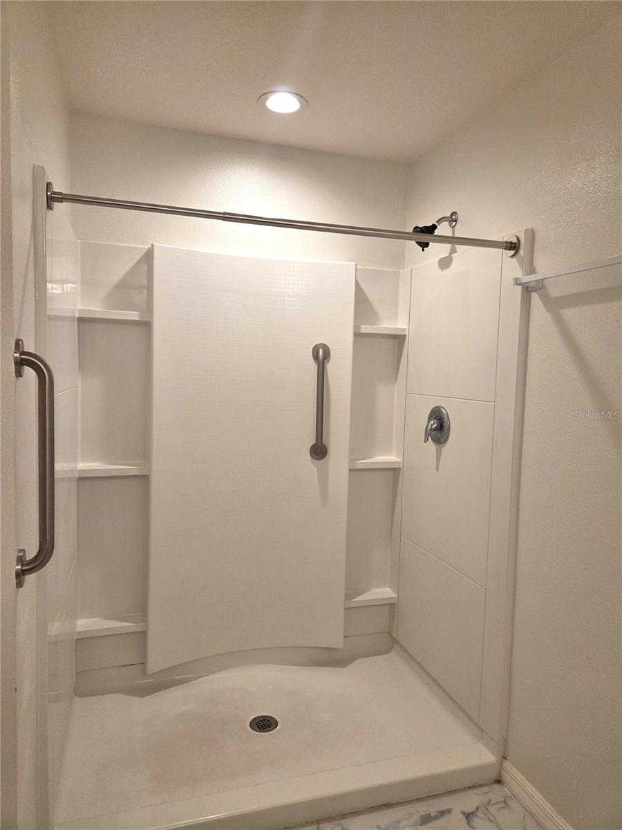 Image 18 of 25 For 926 Aspen View Circle