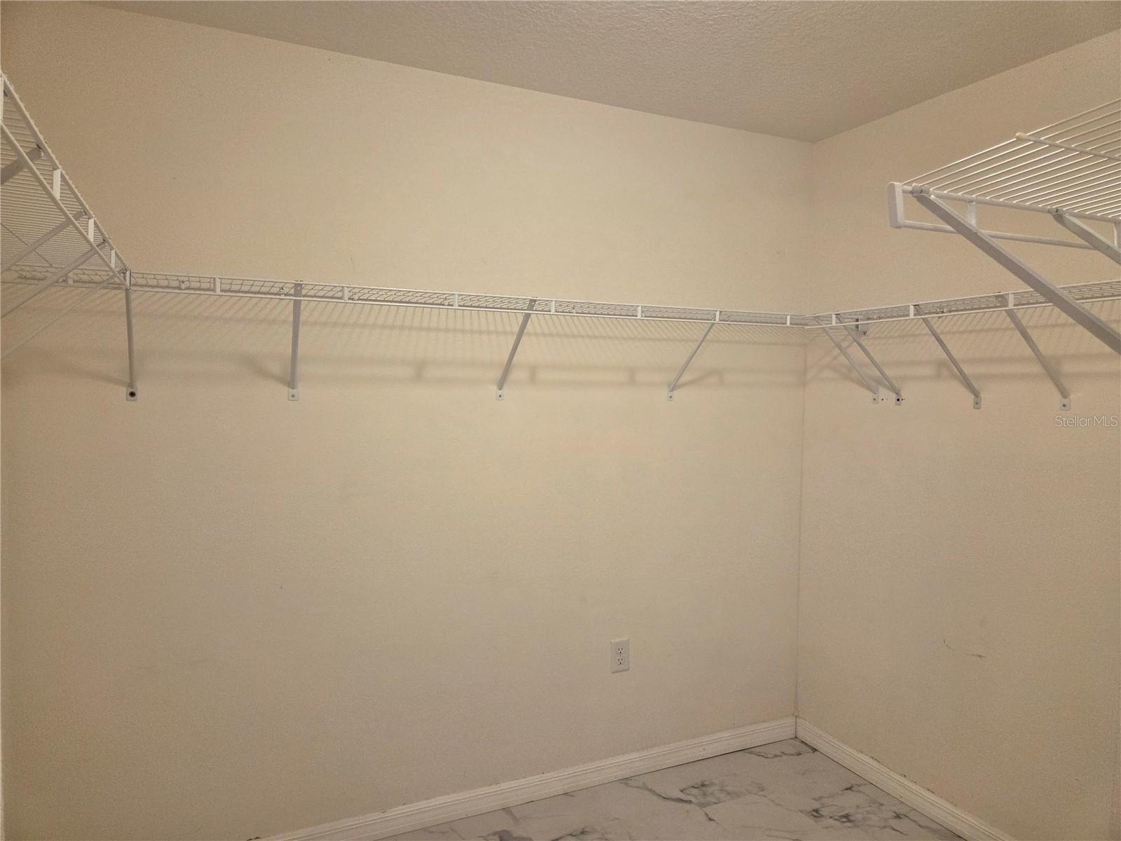 Image 20 of 25 For 926 Aspen View Circle