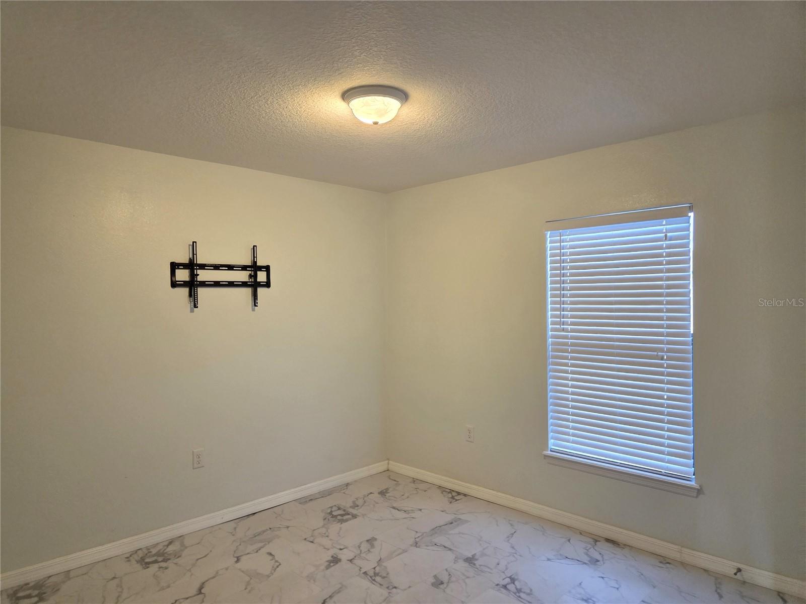 Image 3 of 25 For 926 Aspen View Circle