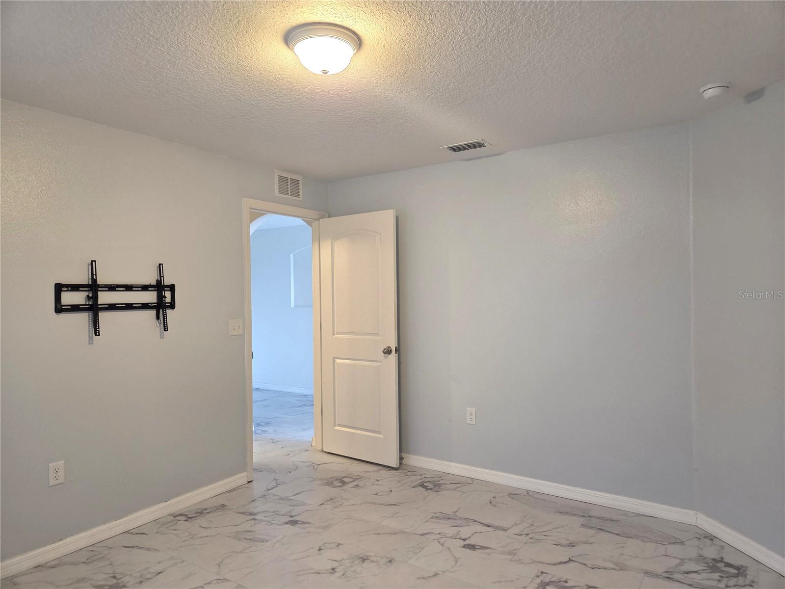 Image 7 of 25 For 926 Aspen View Circle