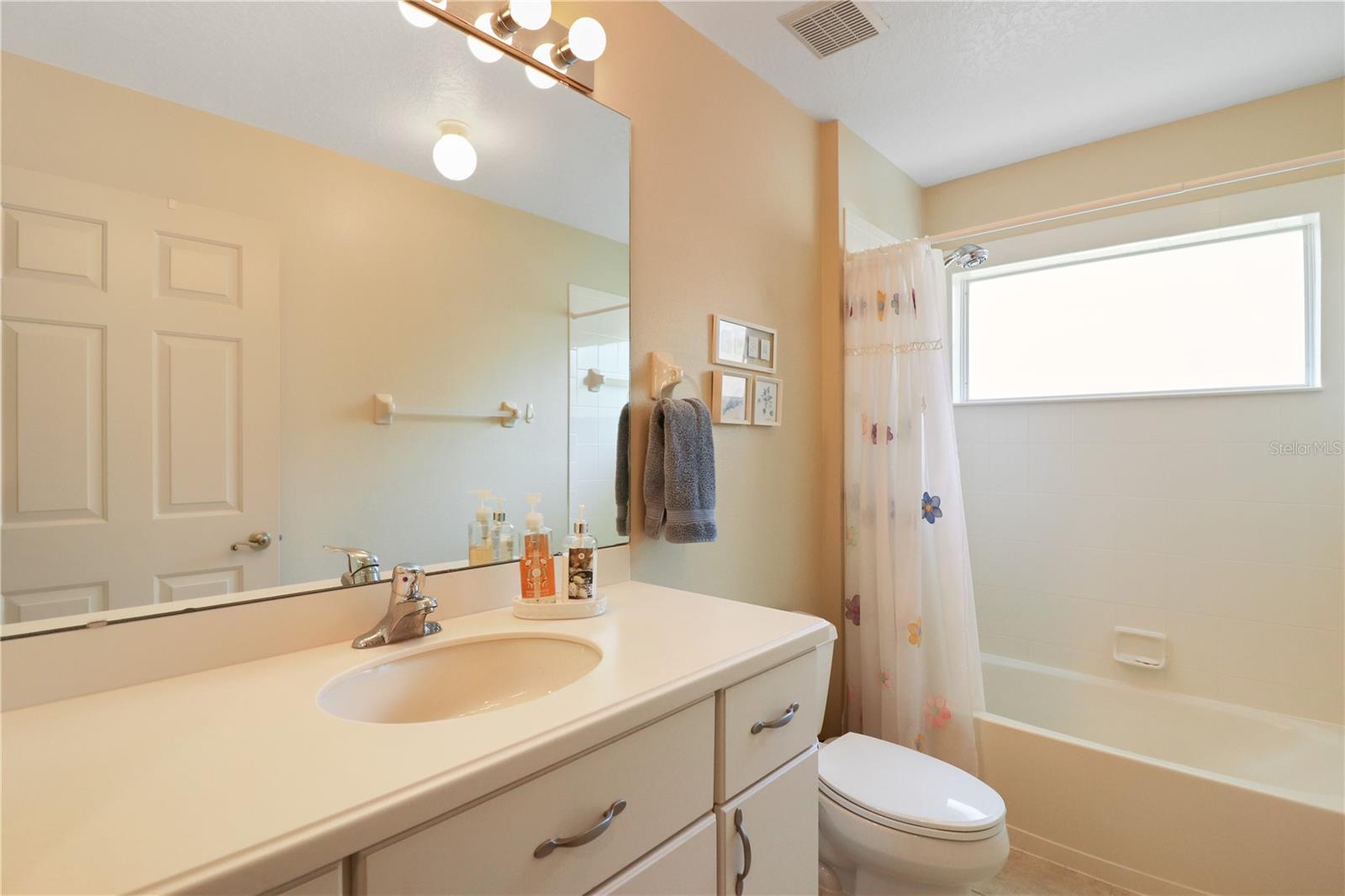 Image 17 of 48 For 20846 Queen Alexandra Drive