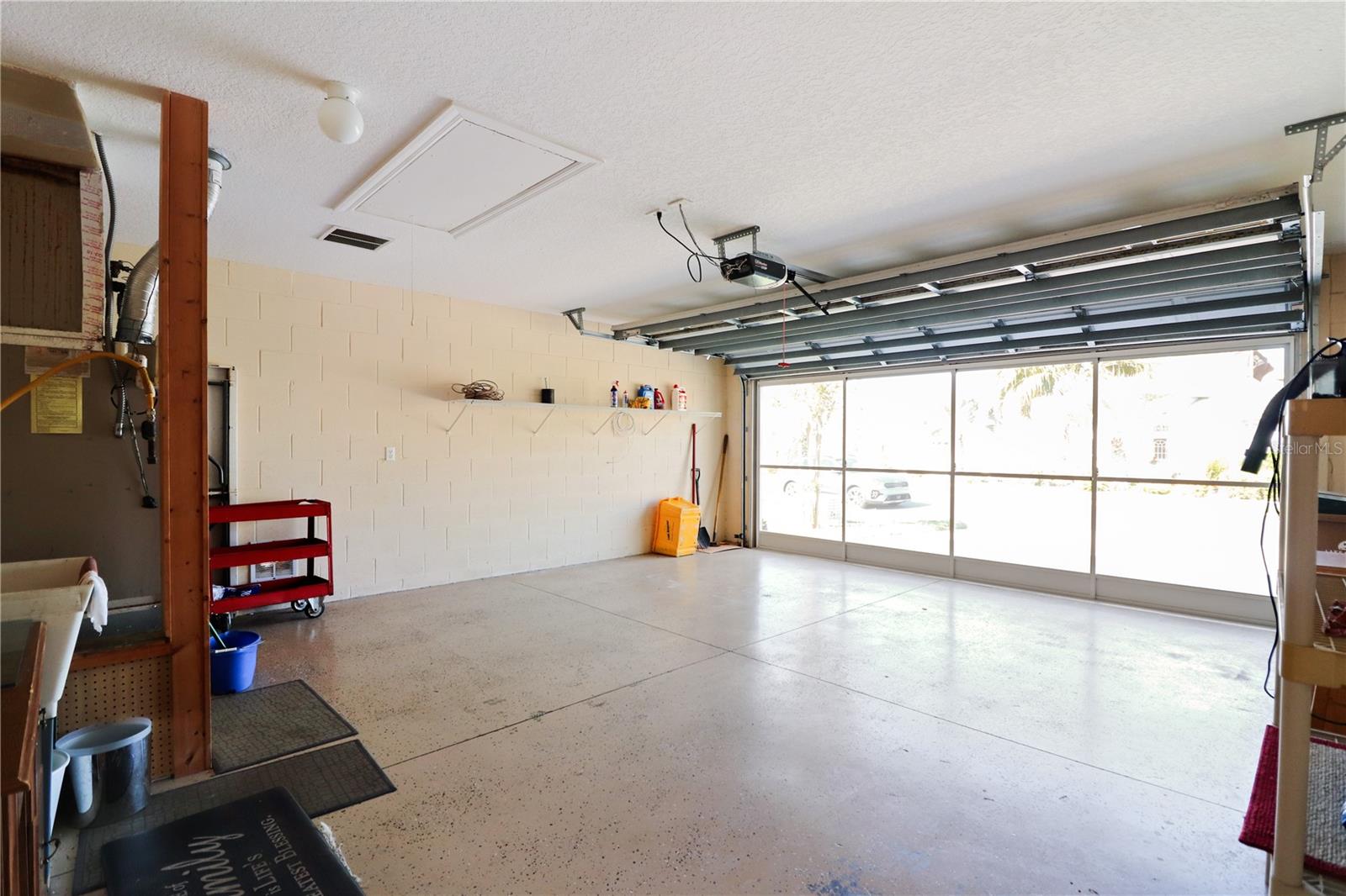 Image 19 of 48 For 20846 Queen Alexandra Drive