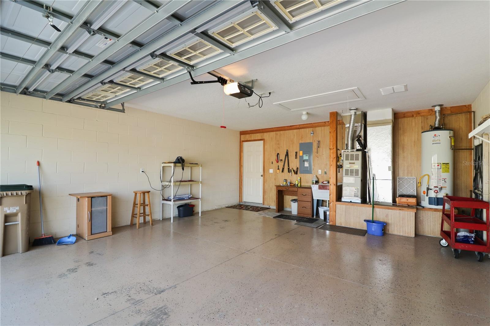 Image 21 of 48 For 20846 Queen Alexandra Drive