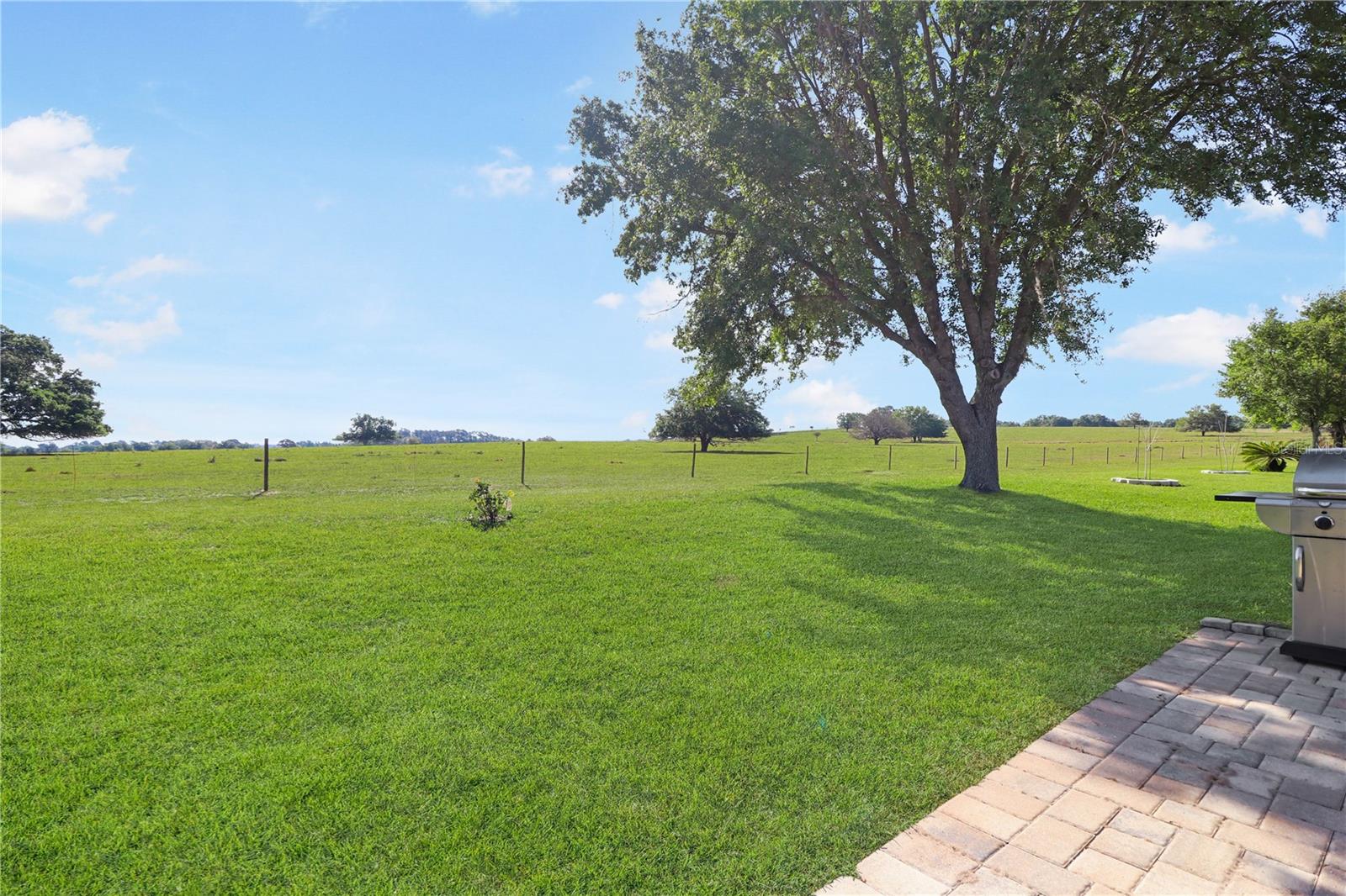 Image 26 of 48 For 20846 Queen Alexandra Drive