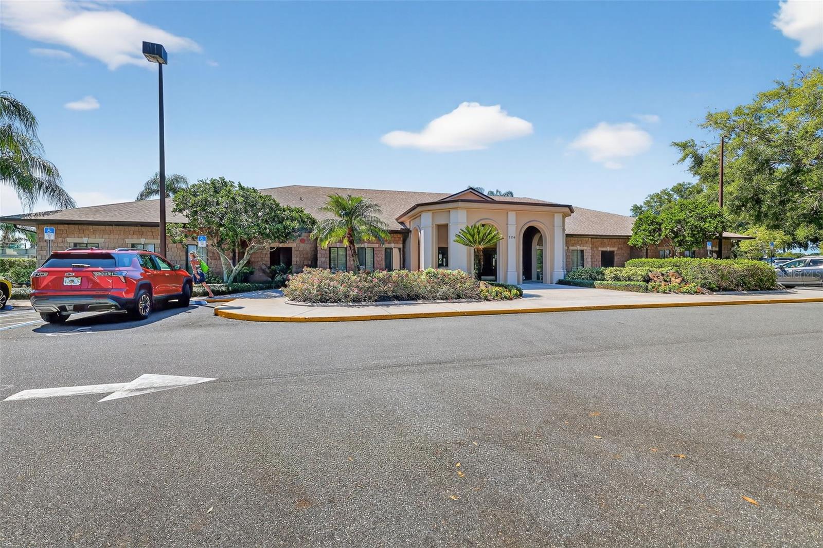 Image 32 of 48 For 20846 Queen Alexandra Drive