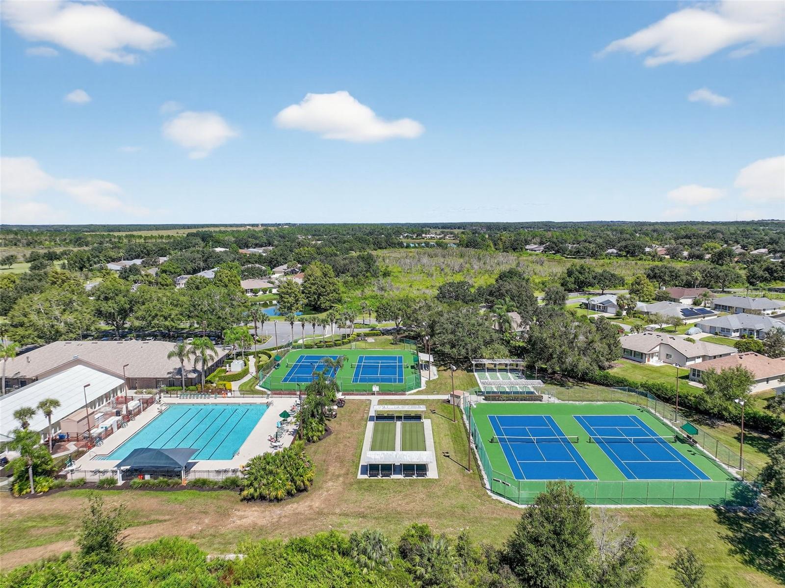 Image 41 of 48 For 20846 Queen Alexandra Drive