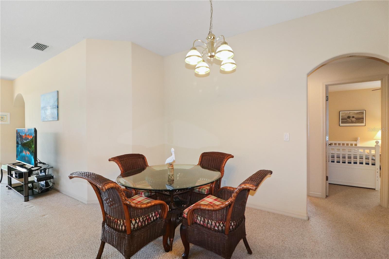 Image 6 of 48 For 20846 Queen Alexandra Drive