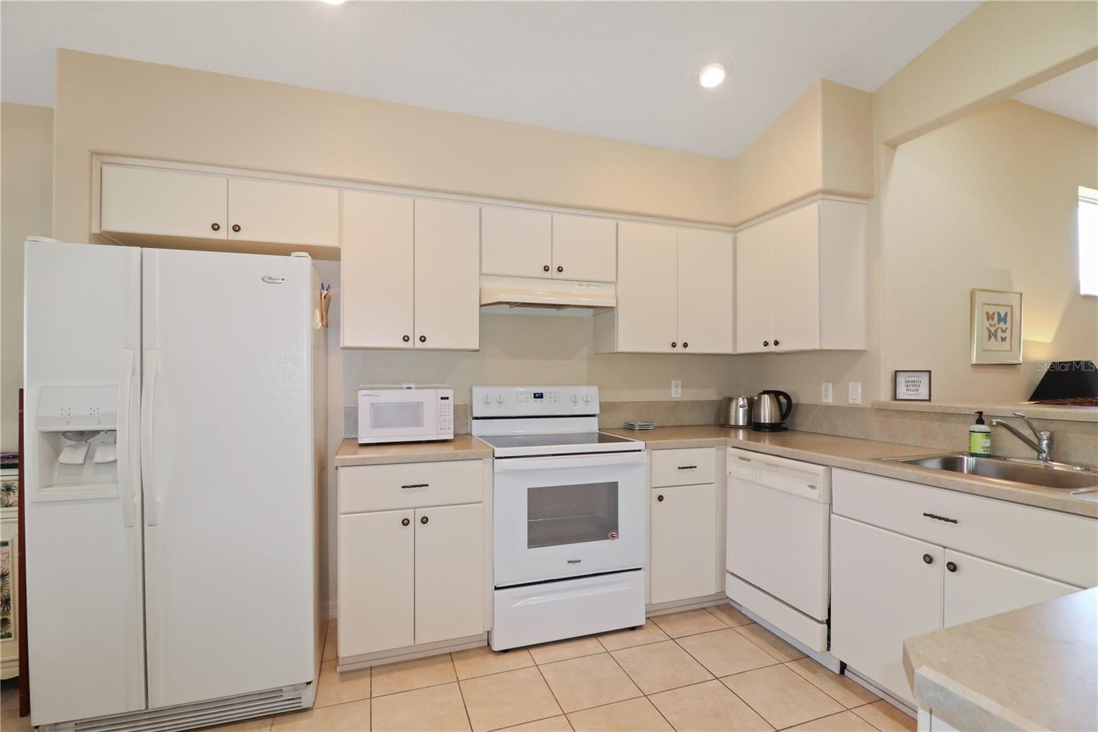 Image 8 of 48 For 20846 Queen Alexandra Drive