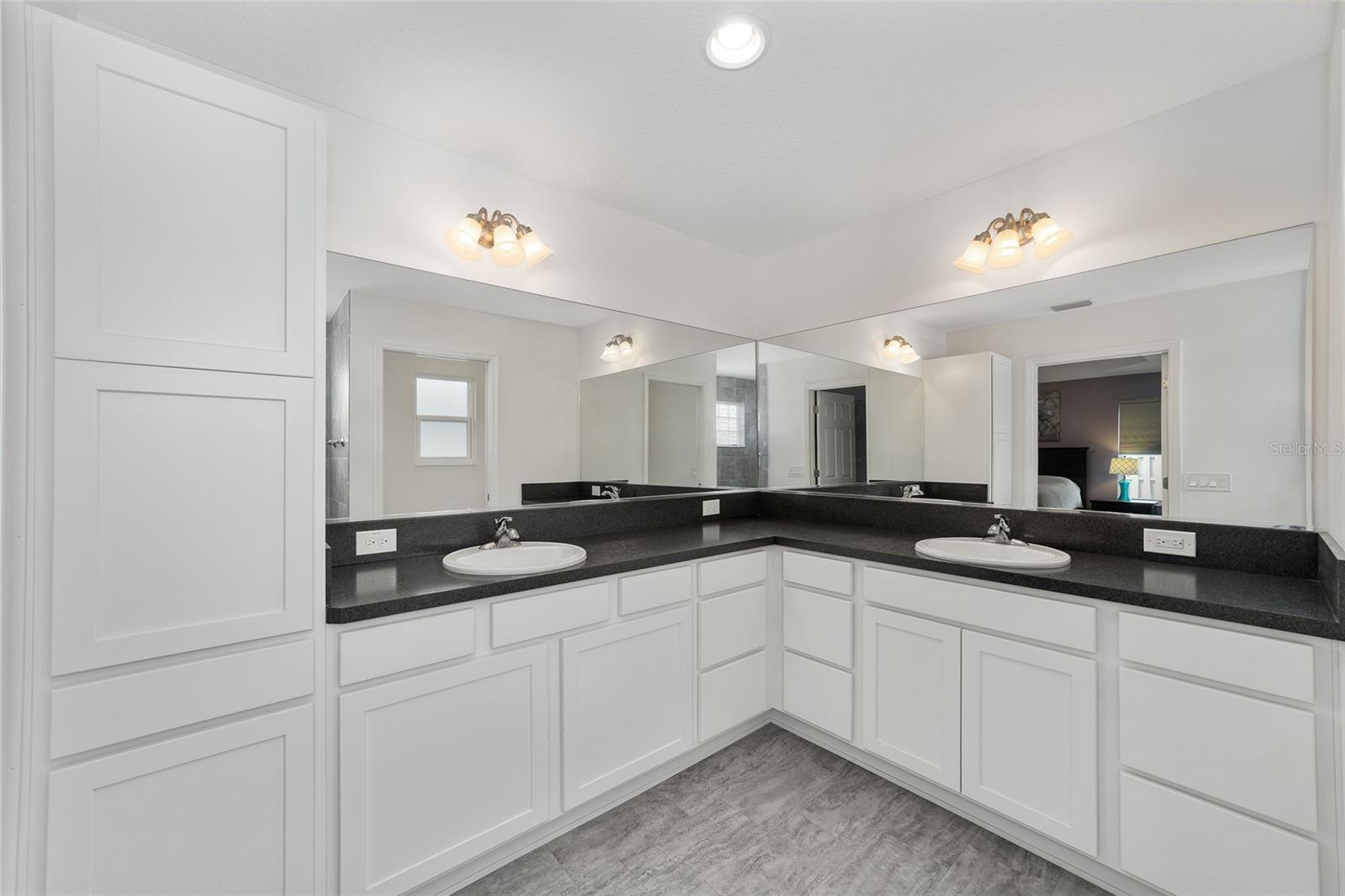 Image 24 of 57 For 3335 Rohan Road