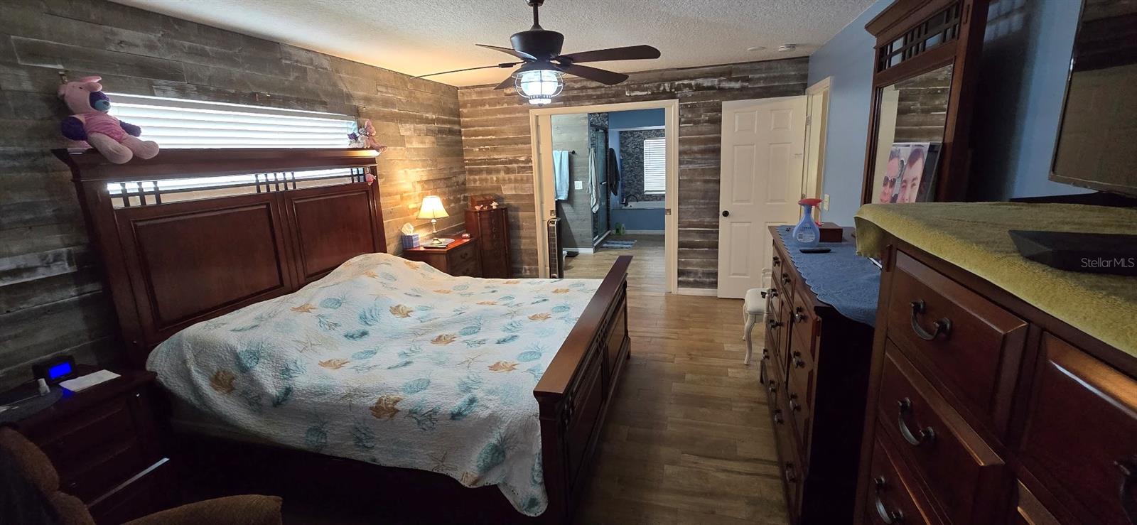 Image 15 of 62 For 336 Lakecrest Drive