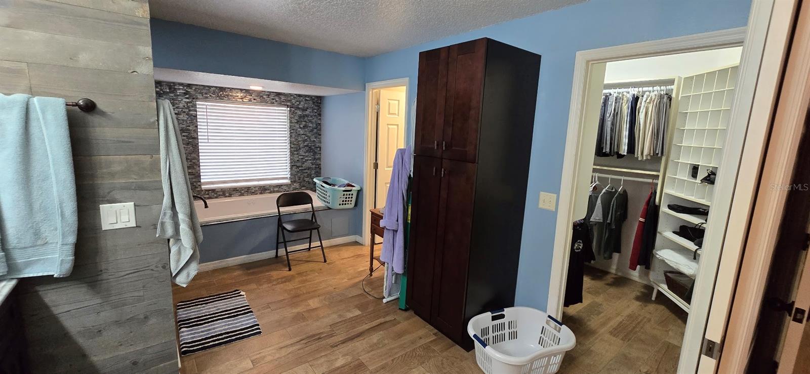 Image 21 of 62 For 336 Lakecrest Drive