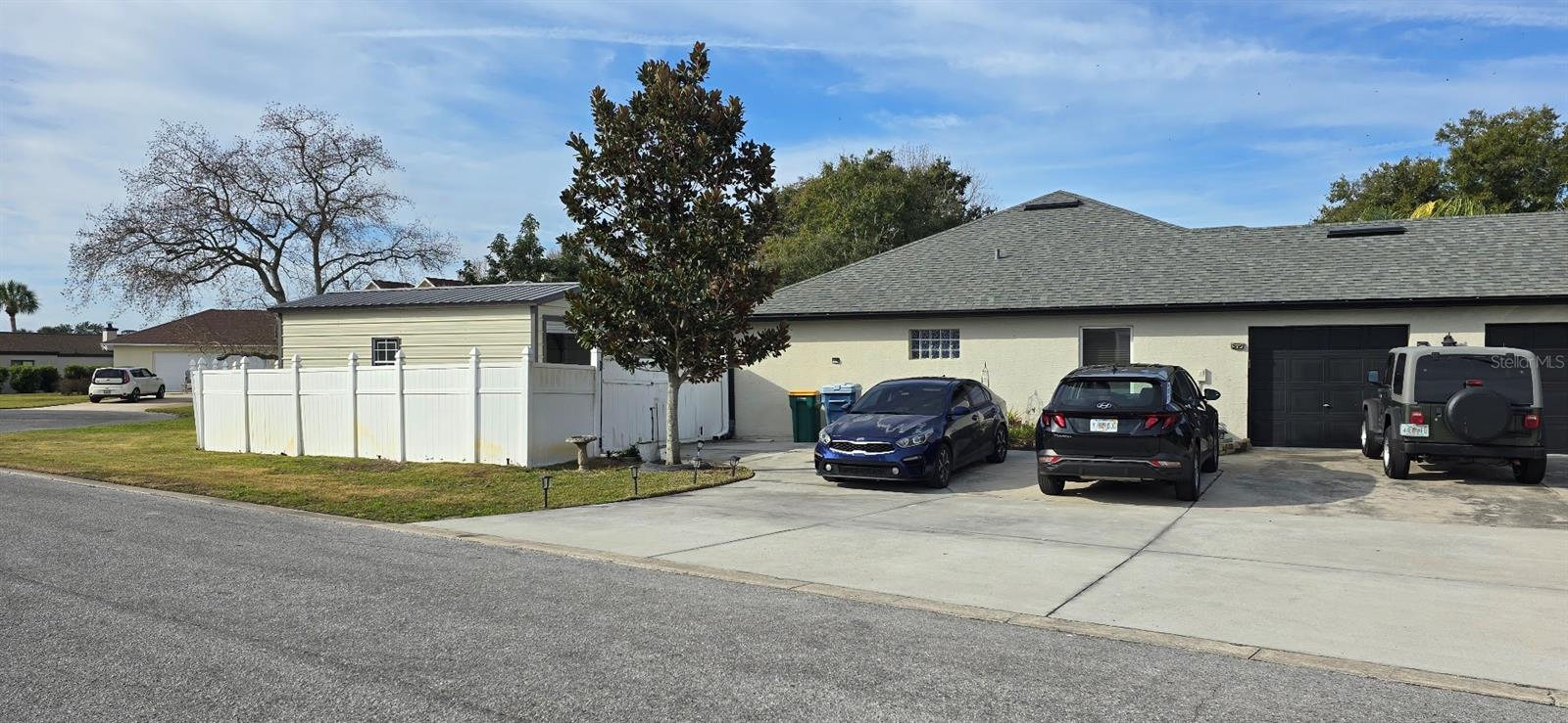 Image 4 of 62 For 336 Lakecrest Drive