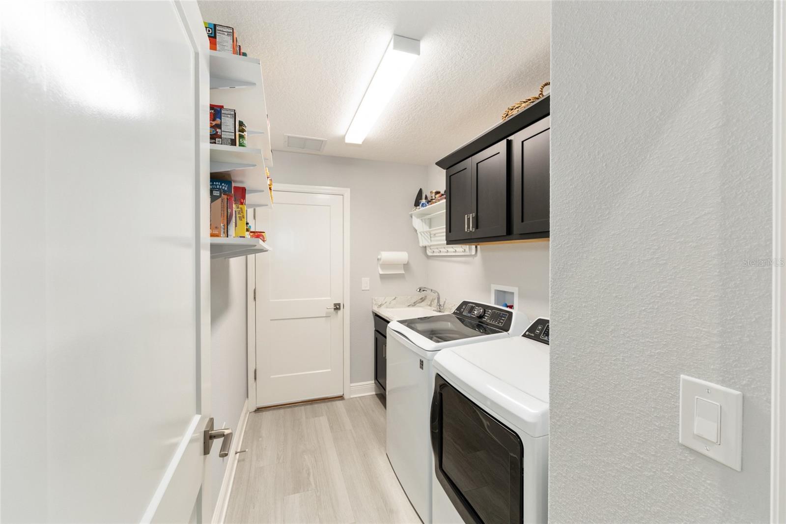 Image 43 of 82 For 1694 Colleen Court