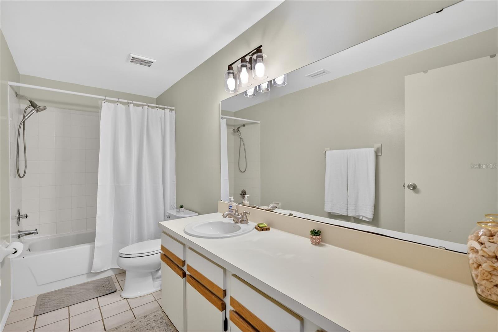 Image 17 of 23 For 1192 Lambert Ln.