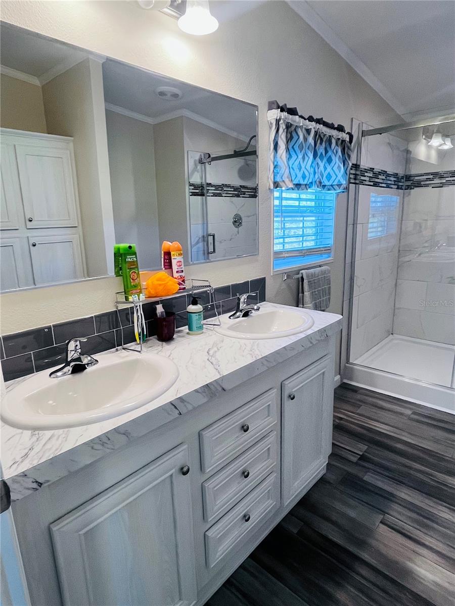 Image 10 of 19 For 27020 Bloomfield Ave