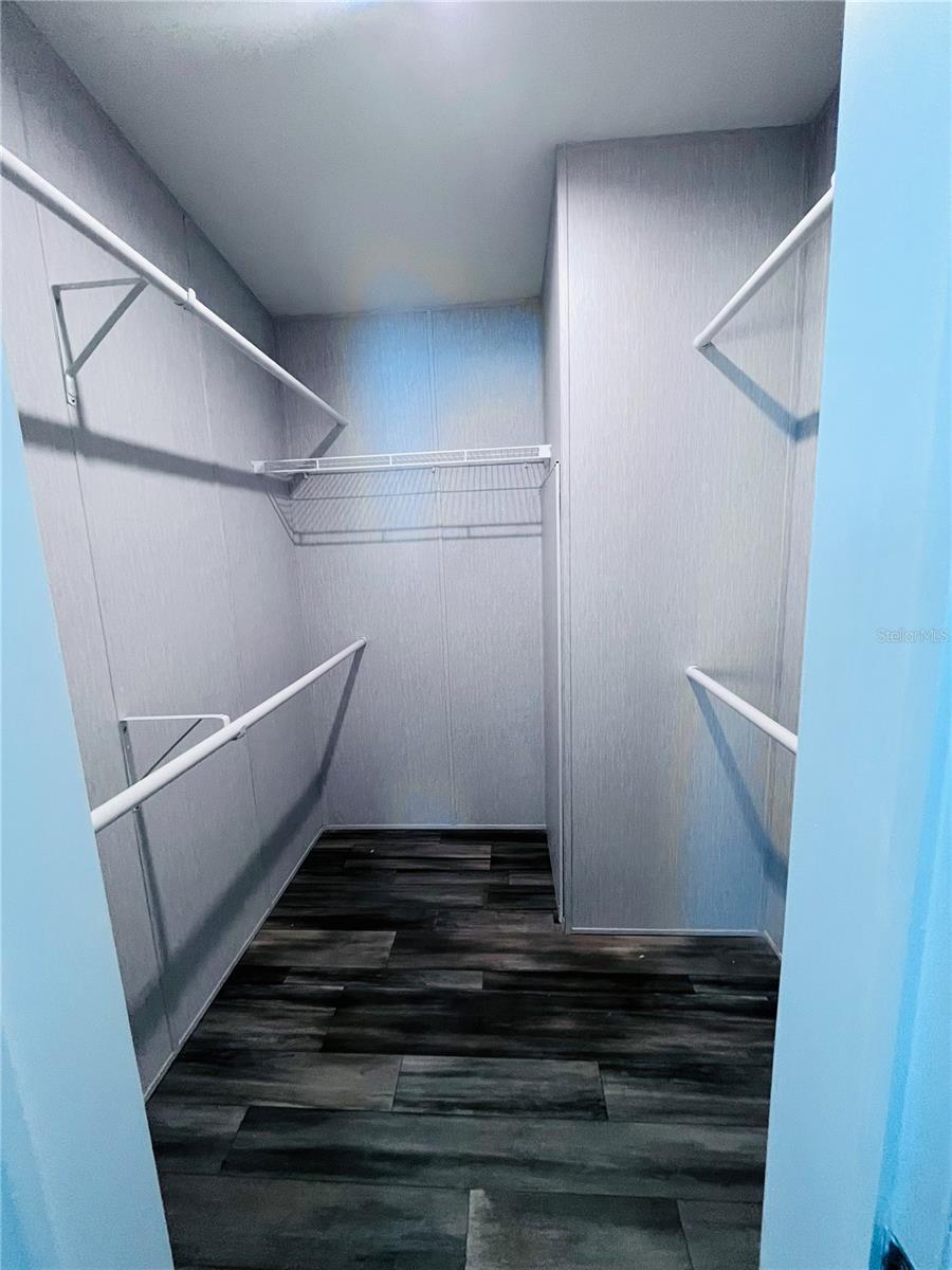 Image 12 of 19 For 27020 Bloomfield Ave