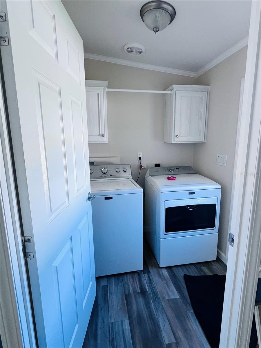 Image 13 of 19 For 27020 Bloomfield Ave