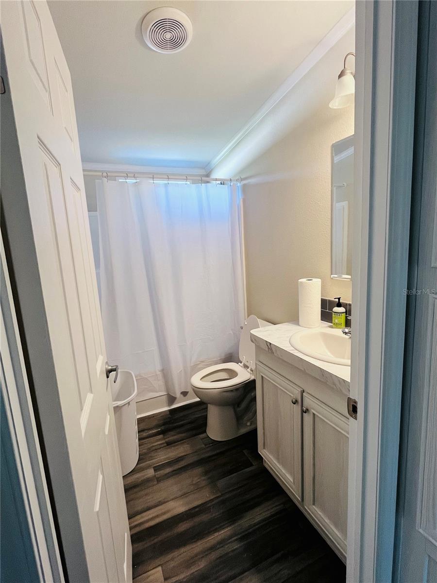 Image 14 of 19 For 27020 Bloomfield Ave