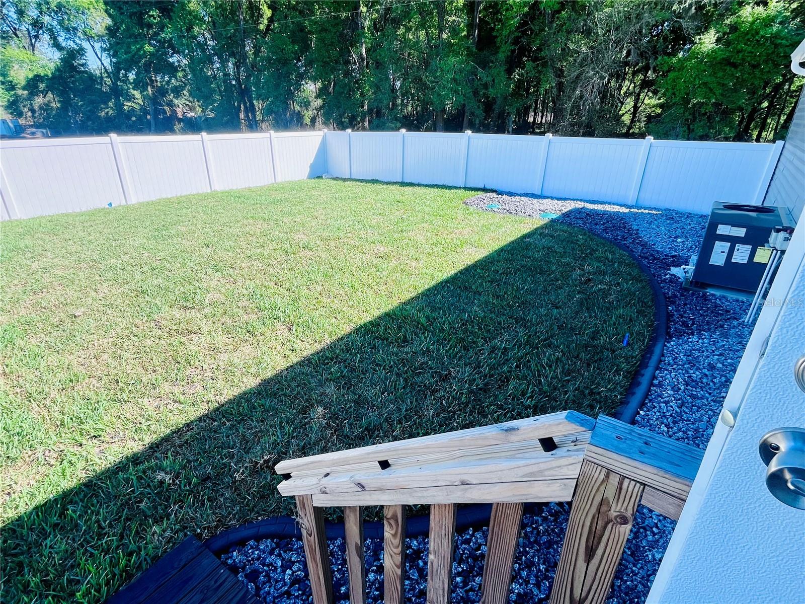 Image 16 of 19 For 27020 Bloomfield Ave