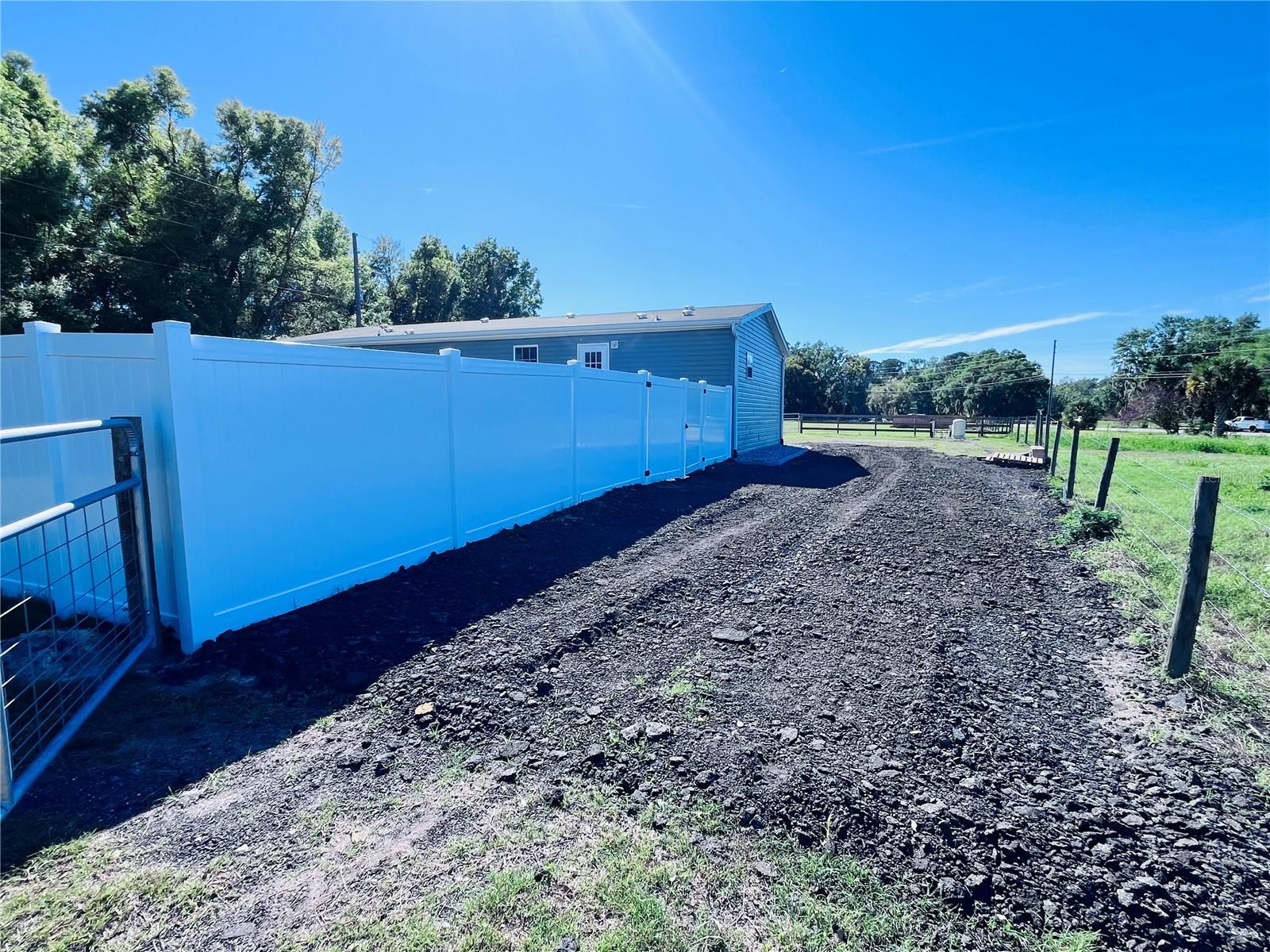 Image 19 of 19 For 27020 Bloomfield Ave