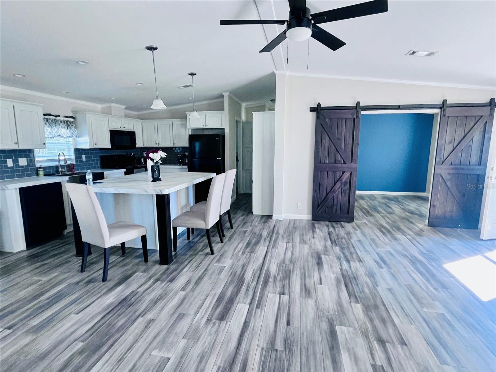 Image 4 of 19 For 27020 Bloomfield Ave