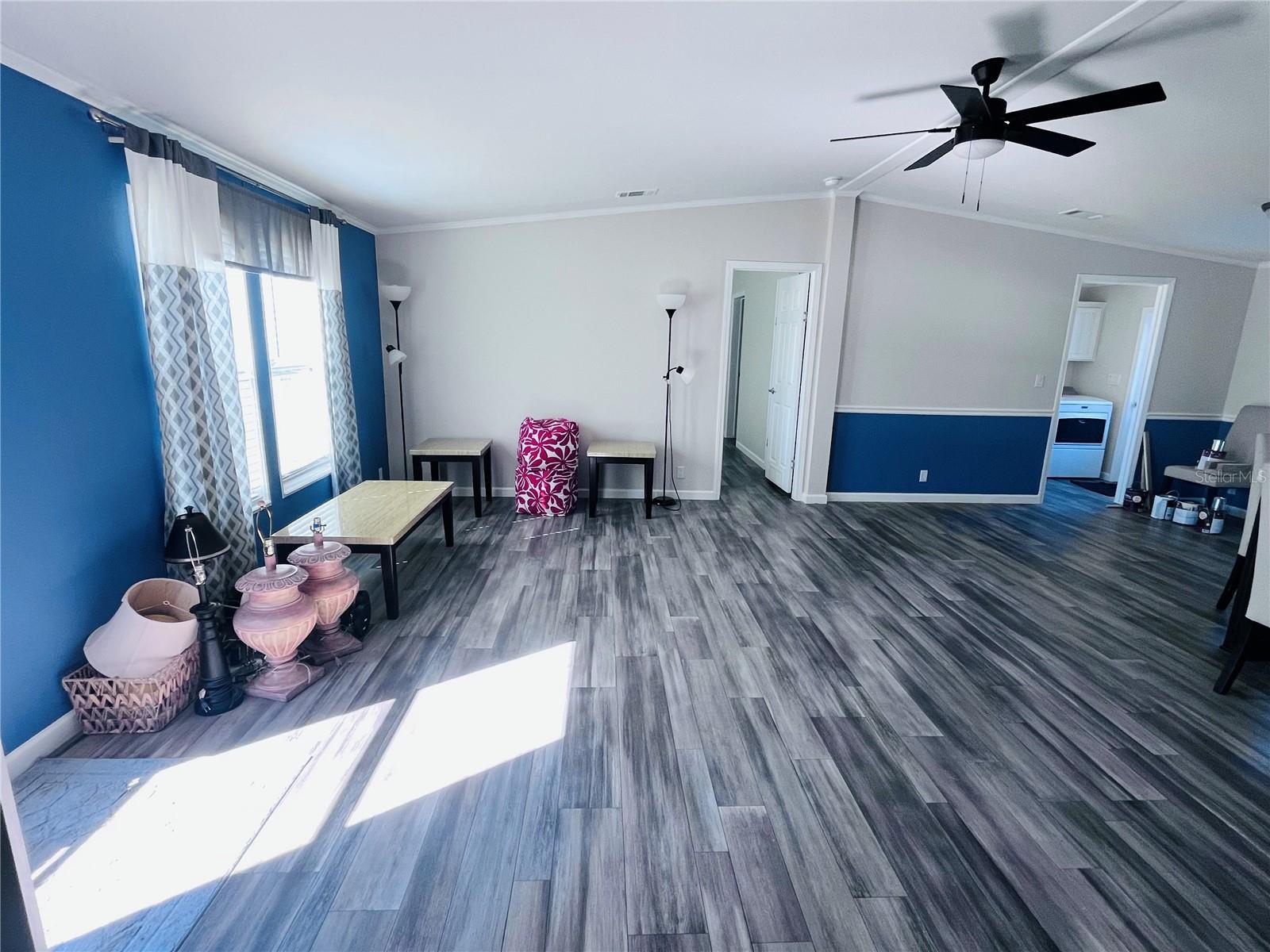 Image 8 of 19 For 27020 Bloomfield Ave