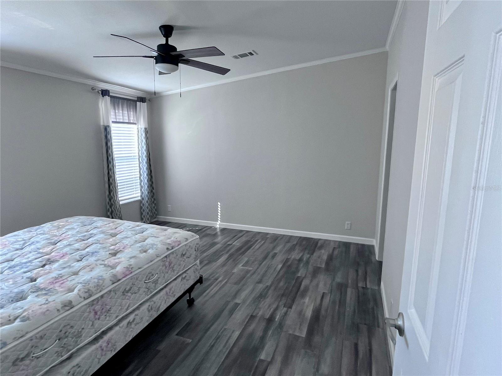 Image 9 of 19 For 27020 Bloomfield Ave