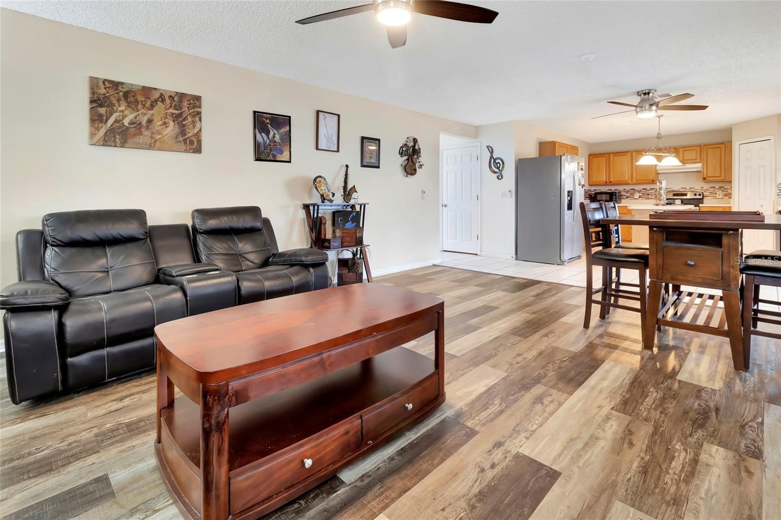 Image 17 of 44 For 16012 Lanesboro Court