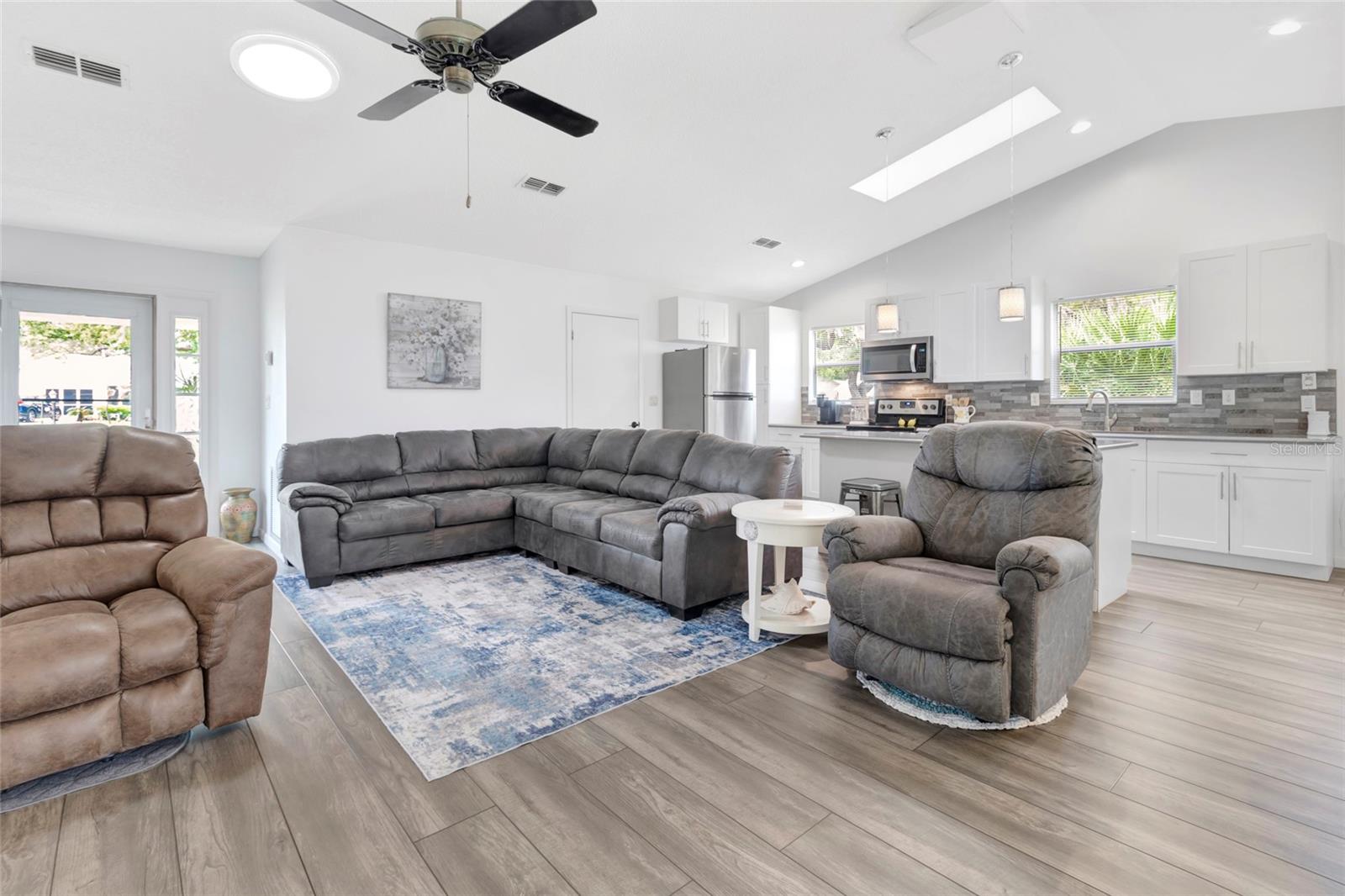 Image 14 of 50 For 27 Gordon Court