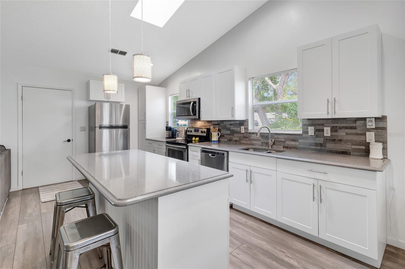 Image 18 of 50 For 27 Gordon Court