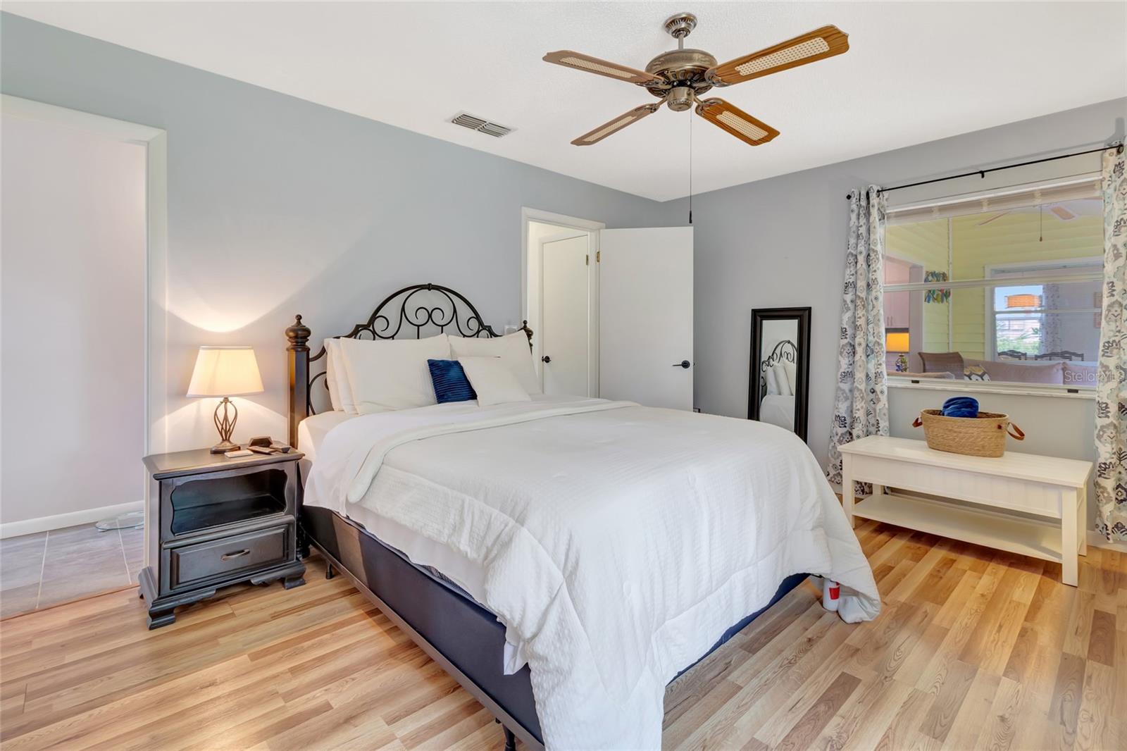 Image 21 of 50 For 27 Gordon Court