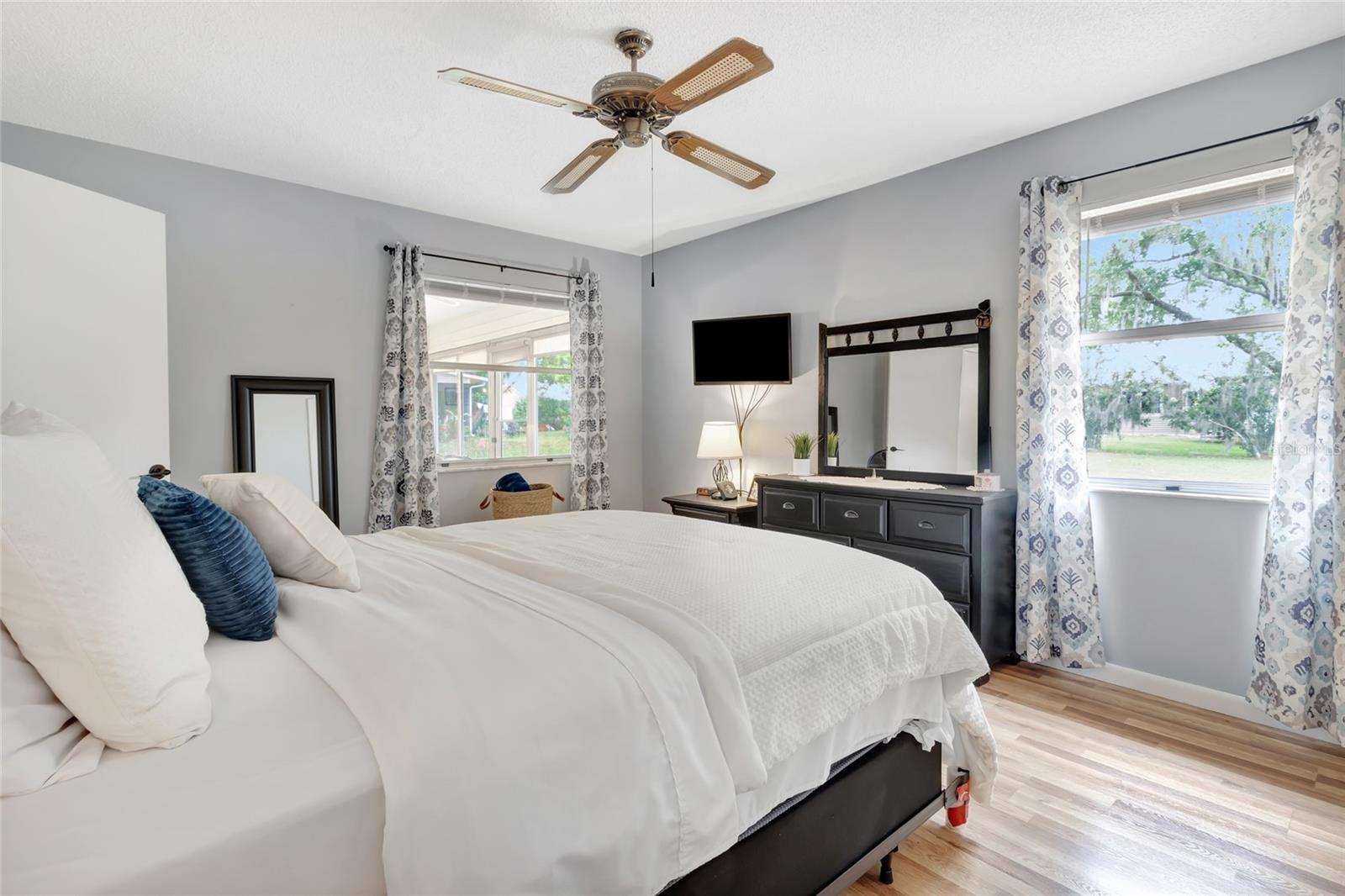 Image 23 of 50 For 27 Gordon Court