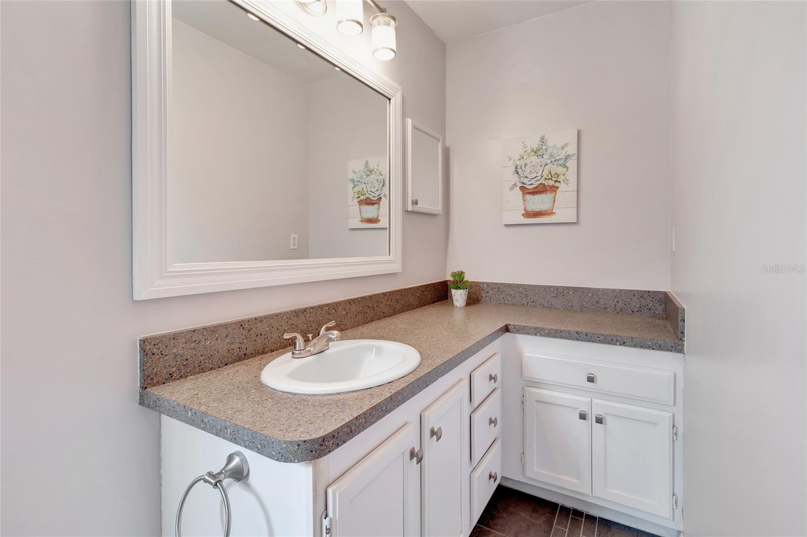 Image 24 of 50 For 27 Gordon Court