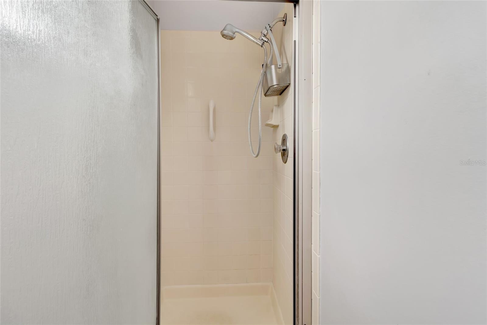 Image 25 of 50 For 27 Gordon Court