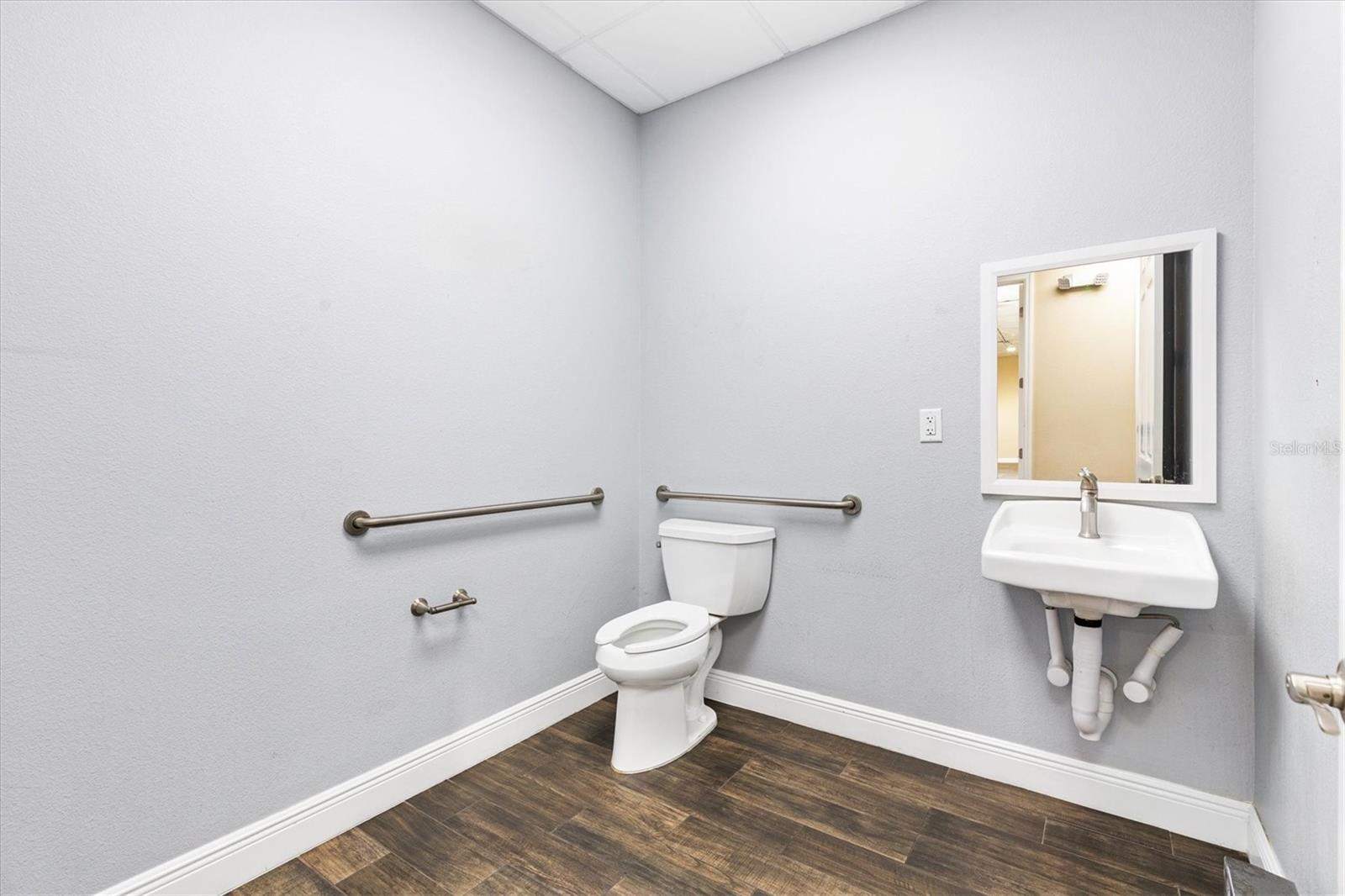 Image 15 of 41 For 1818 Greenleaf Lane