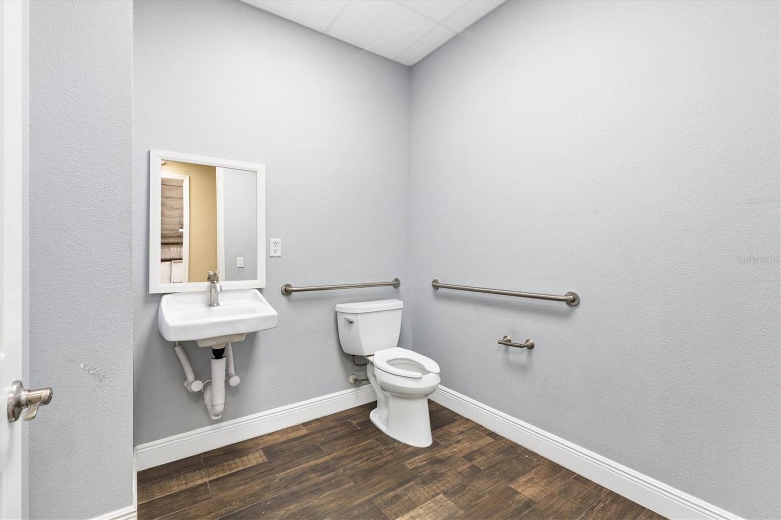 Image 16 of 41 For 1818 Greenleaf Lane