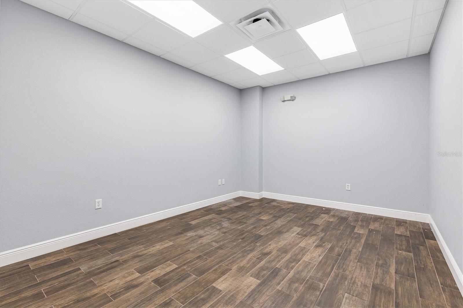 Image 17 of 41 For 1818 Greenleaf Lane