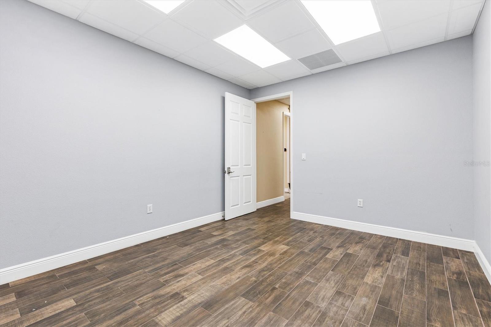 Image 18 of 41 For 1818 Greenleaf Lane