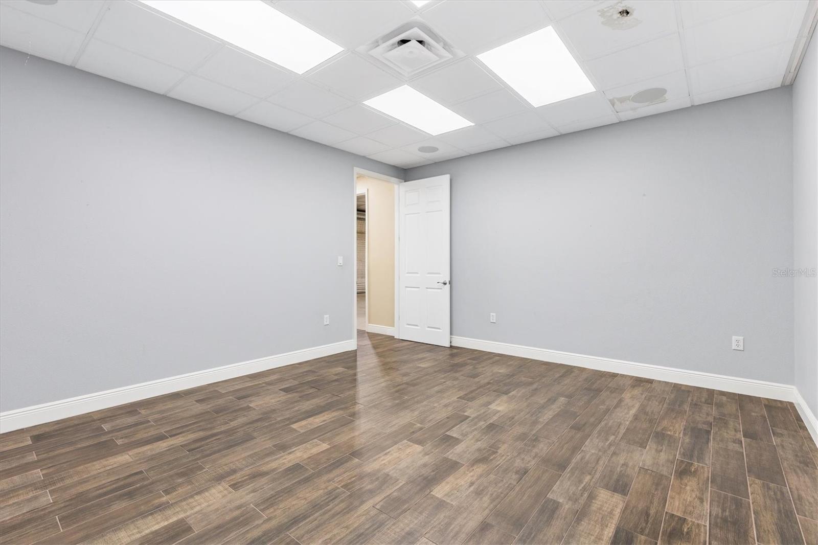 Image 24 of 41 For 1818 Greenleaf Lane