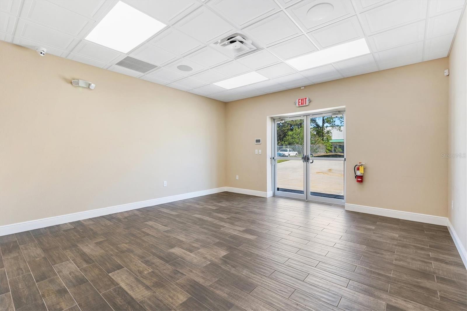 Image 26 of 41 For 1818 Greenleaf Lane