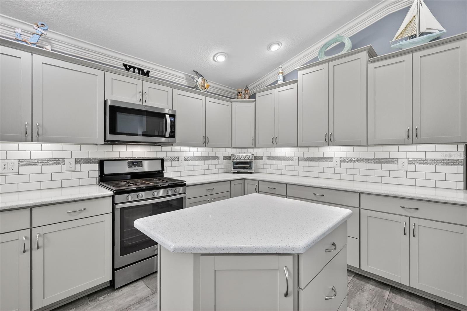 Image 6 of 38 For 5840 Unger Court