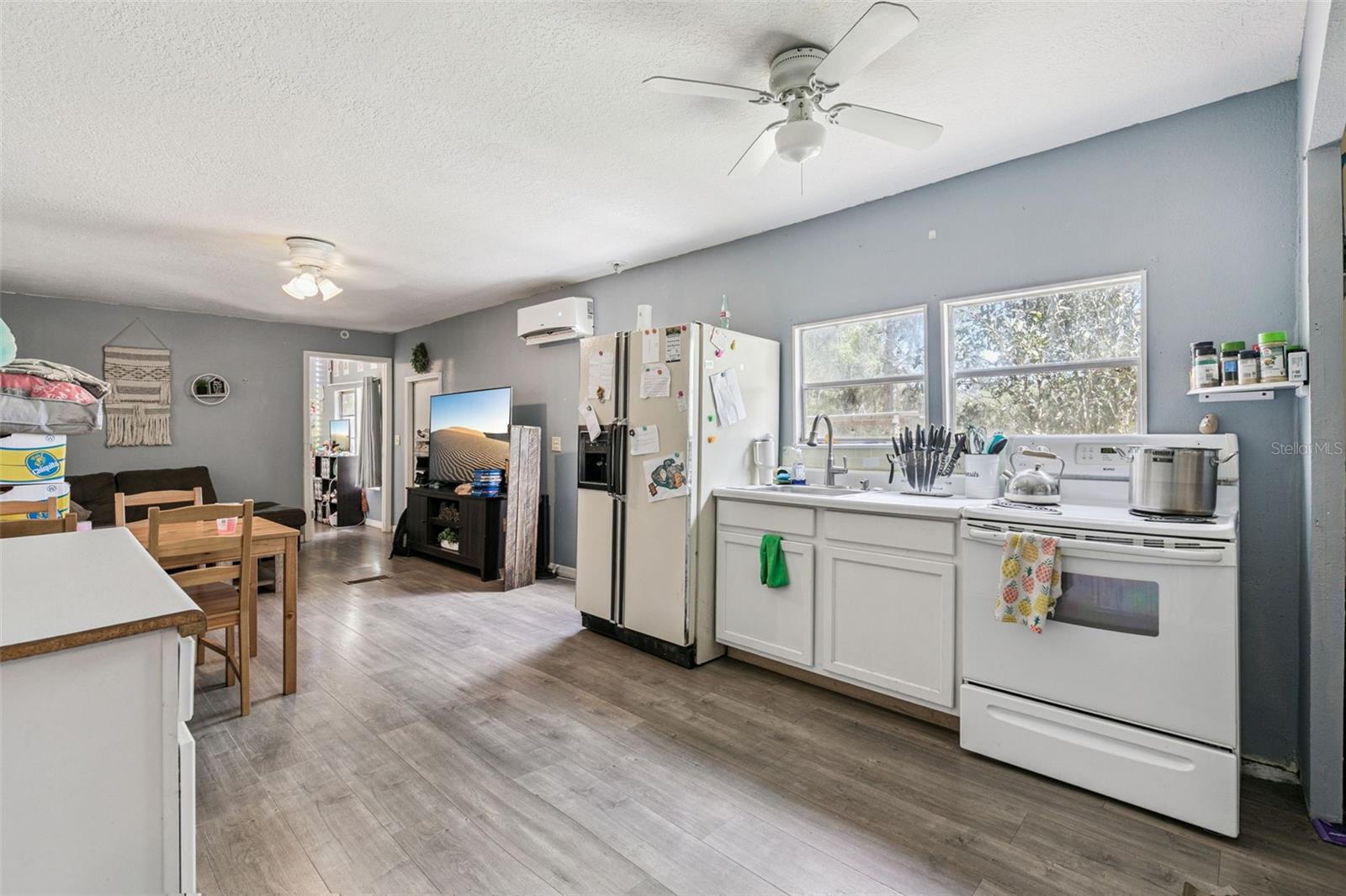 Image 6 of 61 For 15527 Trousdale Street