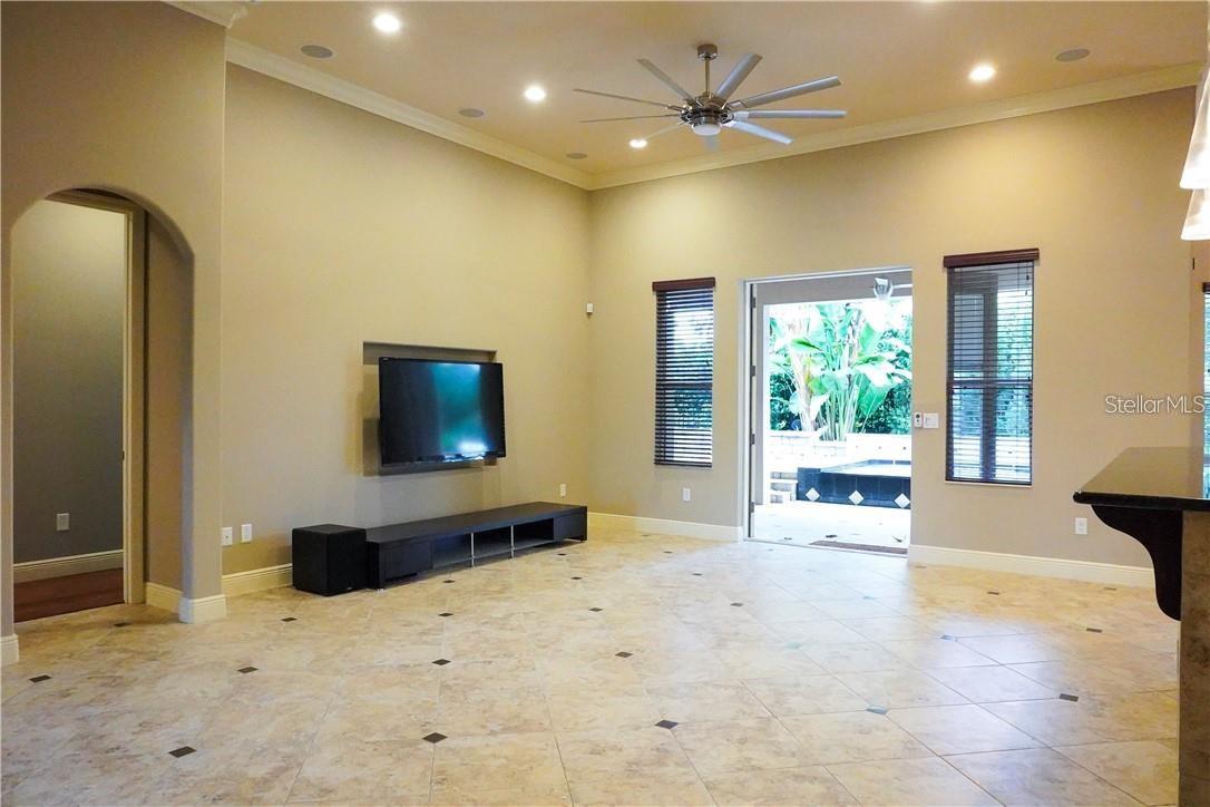 Image 5 of 31 For 10232 Yonaomi Circle