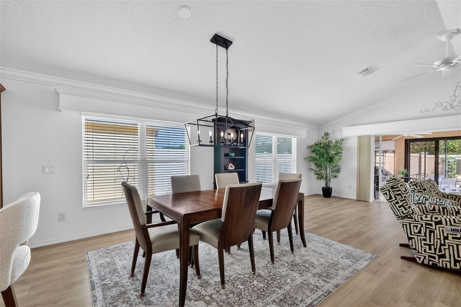 Image 15 of 51 For 2873 Charlevoix Street