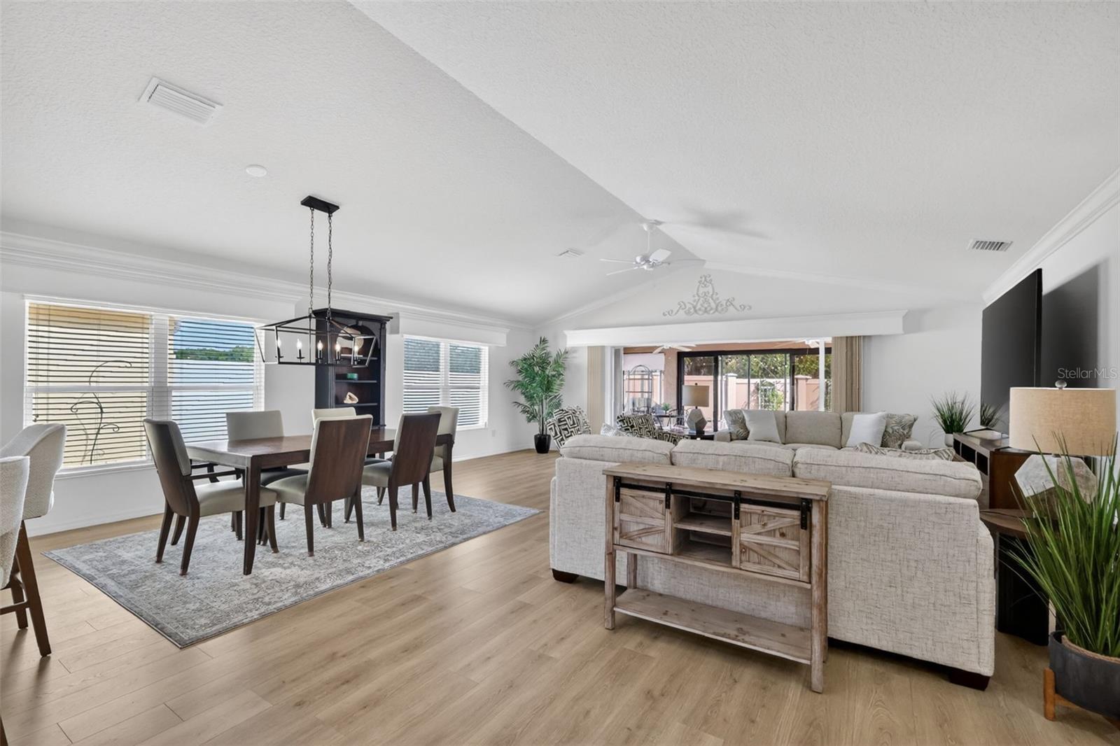 Image 16 of 51 For 2873 Charlevoix Street