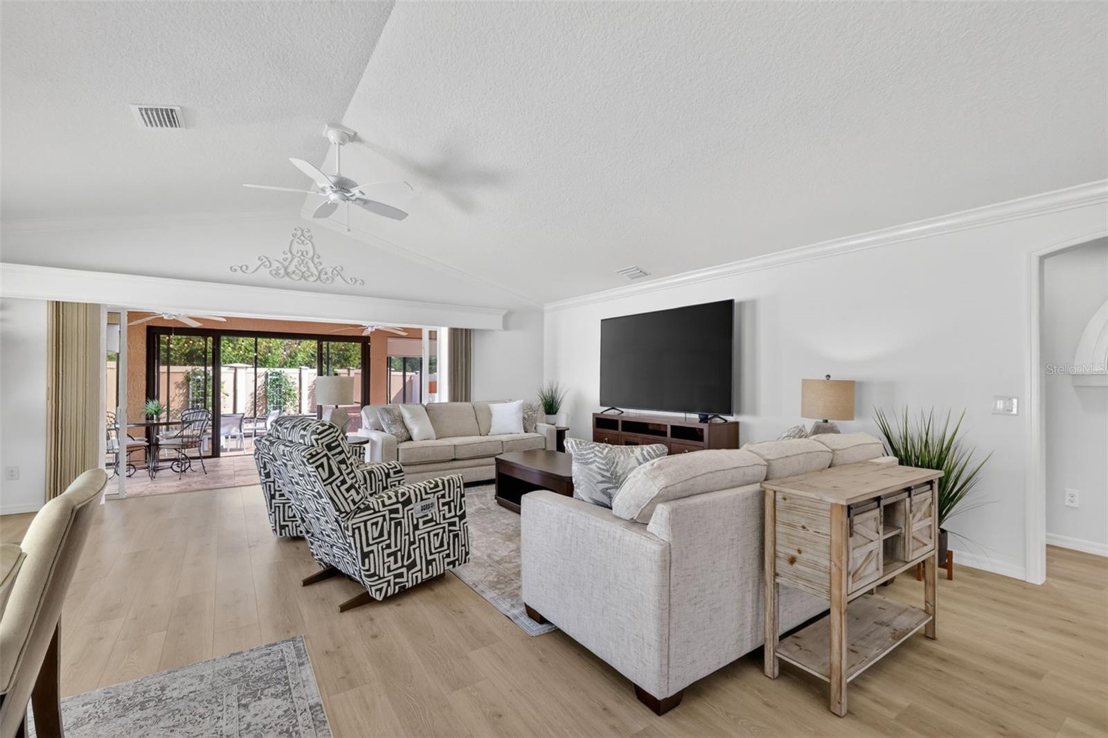 Image 17 of 51 For 2873 Charlevoix Street