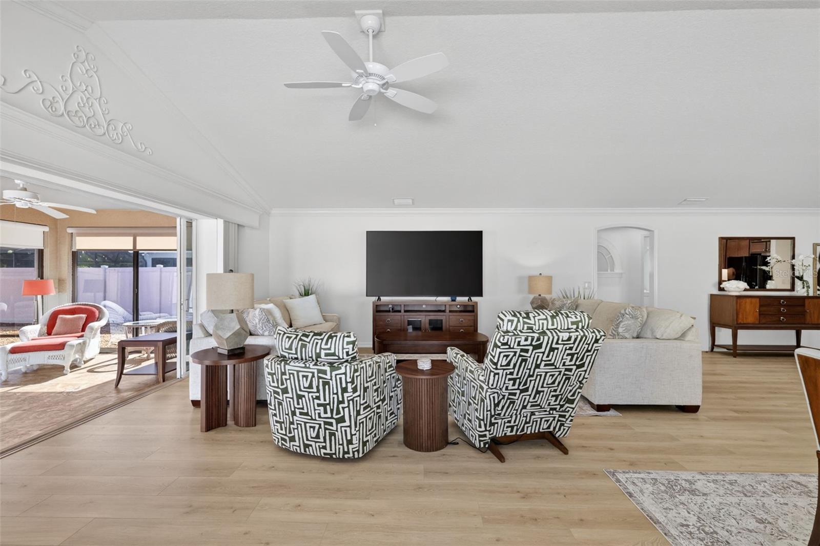 Image 18 of 51 For 2873 Charlevoix Street