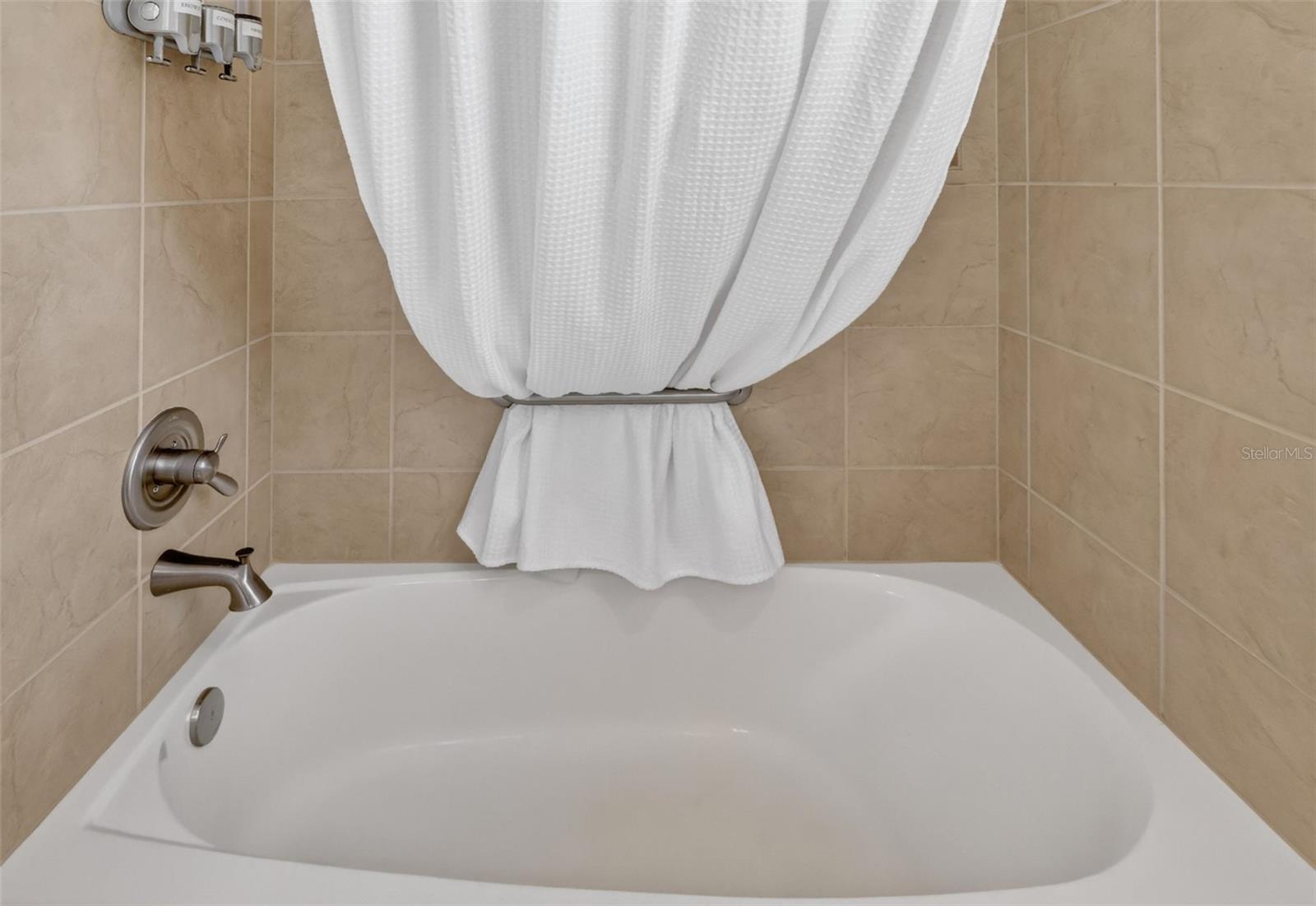 Image 28 of 51 For 2873 Charlevoix Street